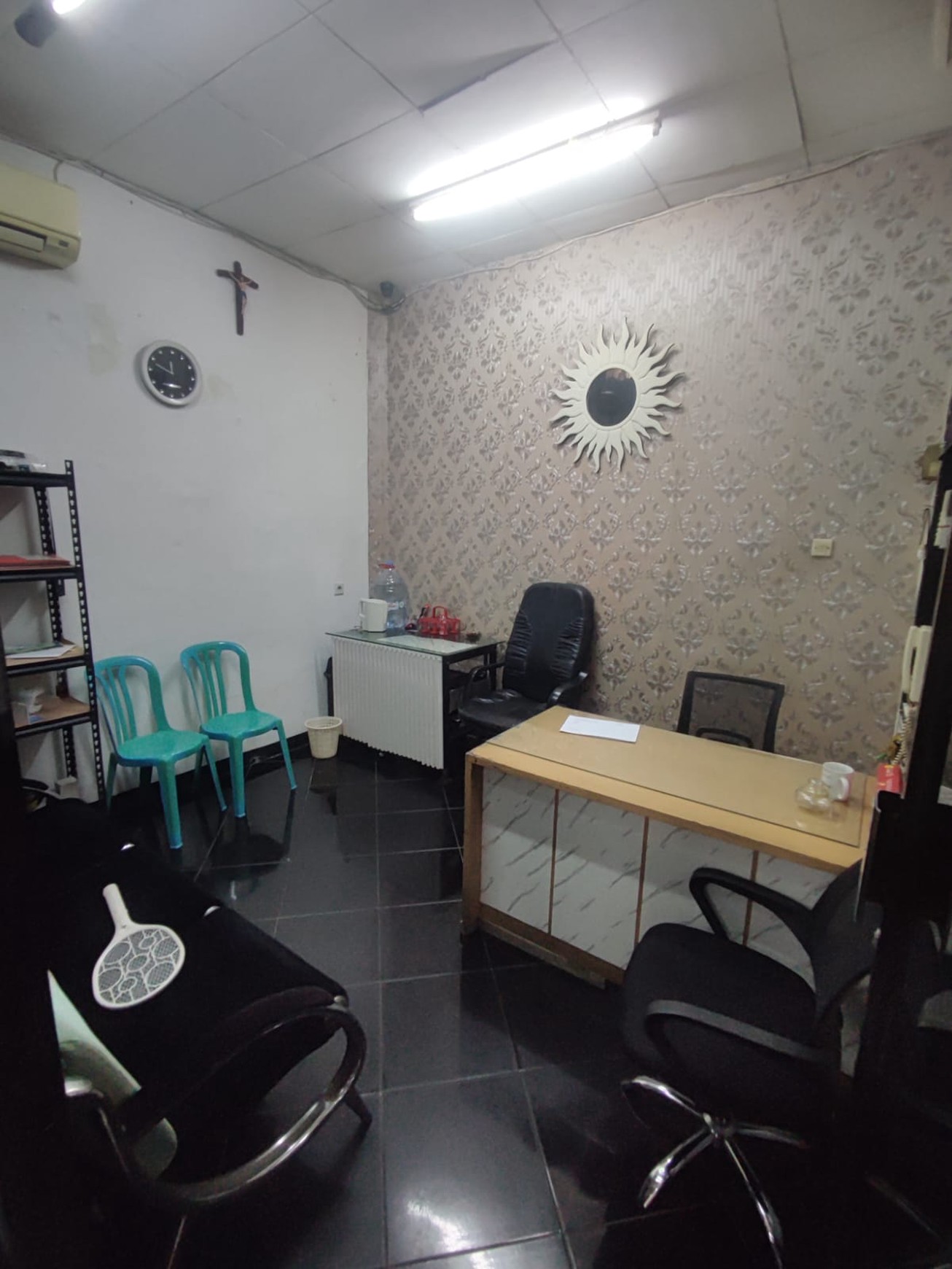 Di Sewakan 2 Property Komersial (Ex Showroom) Jl. Raya Kertajaya
