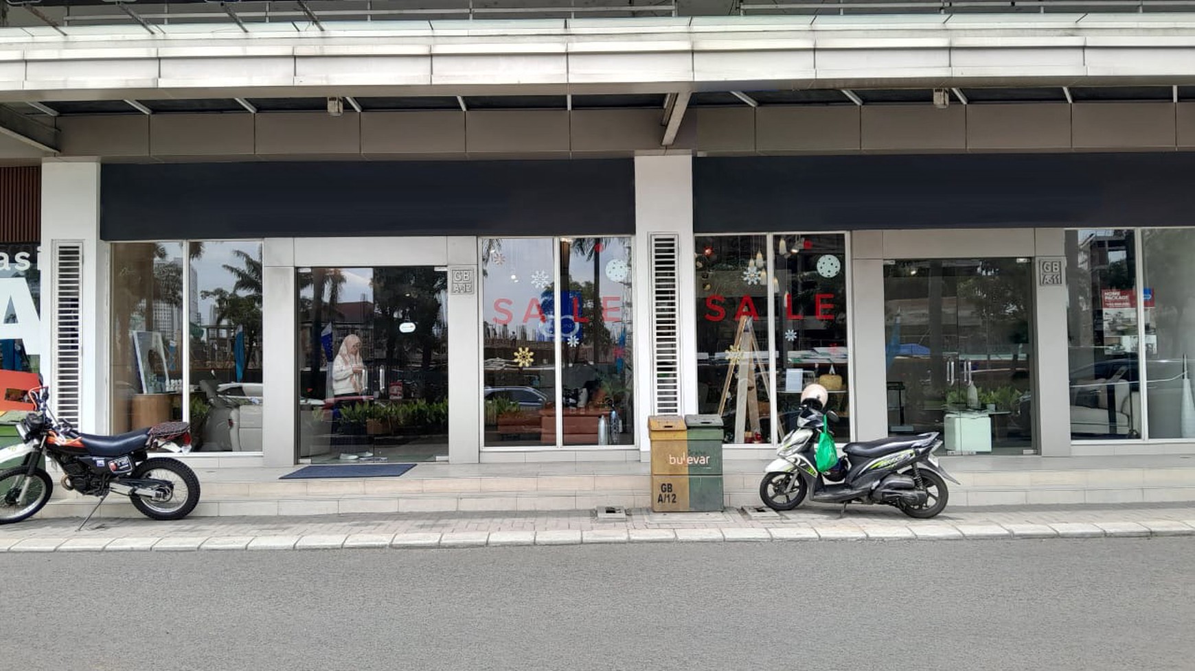 Ruko Gandeng Boulevard,  4  Lantai Jl. Ahmad Yani Summarecon Bekasi