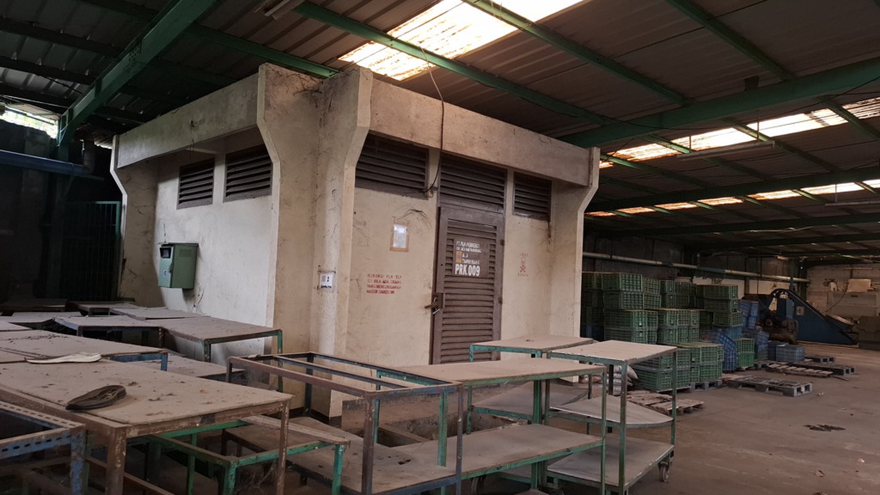 Pabrik 2.2 Ha Dengan 6 Bangunan Fasilitas Lengkap di Tangerang
