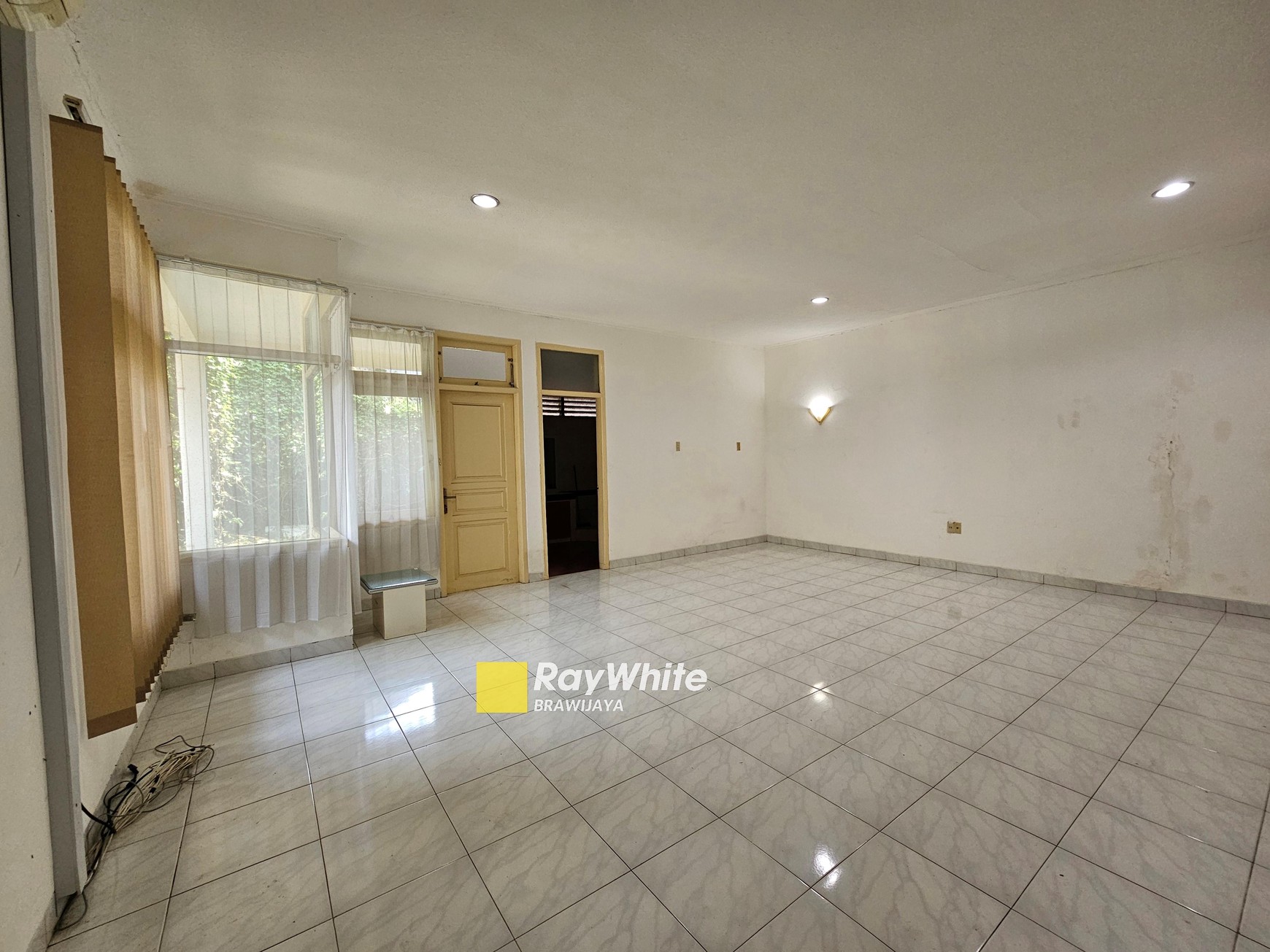 Rumah di Puri Sakti, Cipete, Jaksel, Di hook, Dekat Kemang dan Antasari, bebas banjir