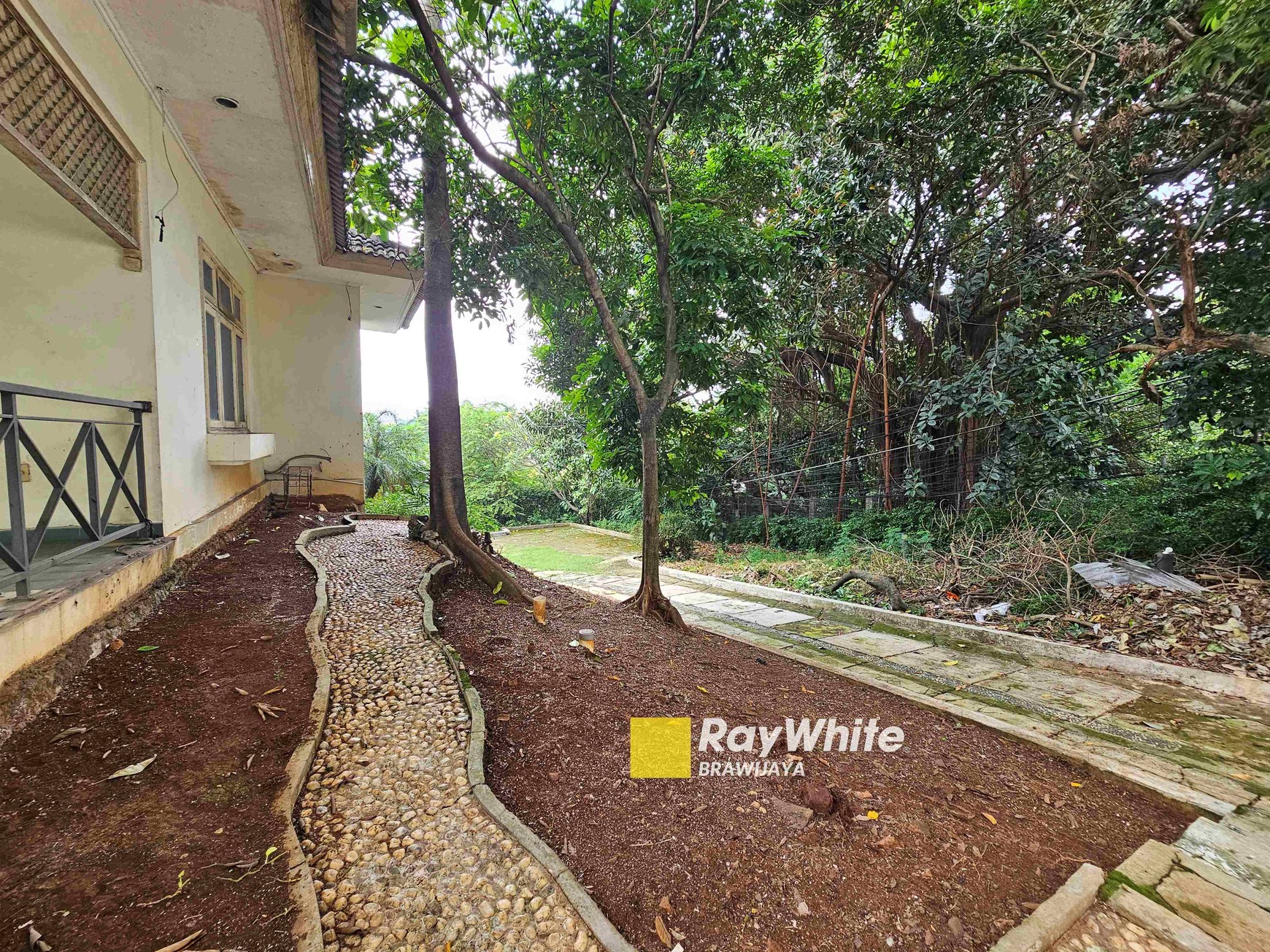 Rumah di Puri Sakti, Cipete, Jakarta Selatan, Di hook, Dekat Kemang dan Antasari