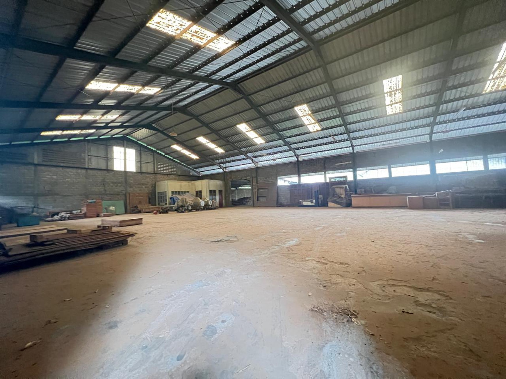 Dijual ex Pabrik 2,8 Ha raya Veteran Gresik dekat Surabaya