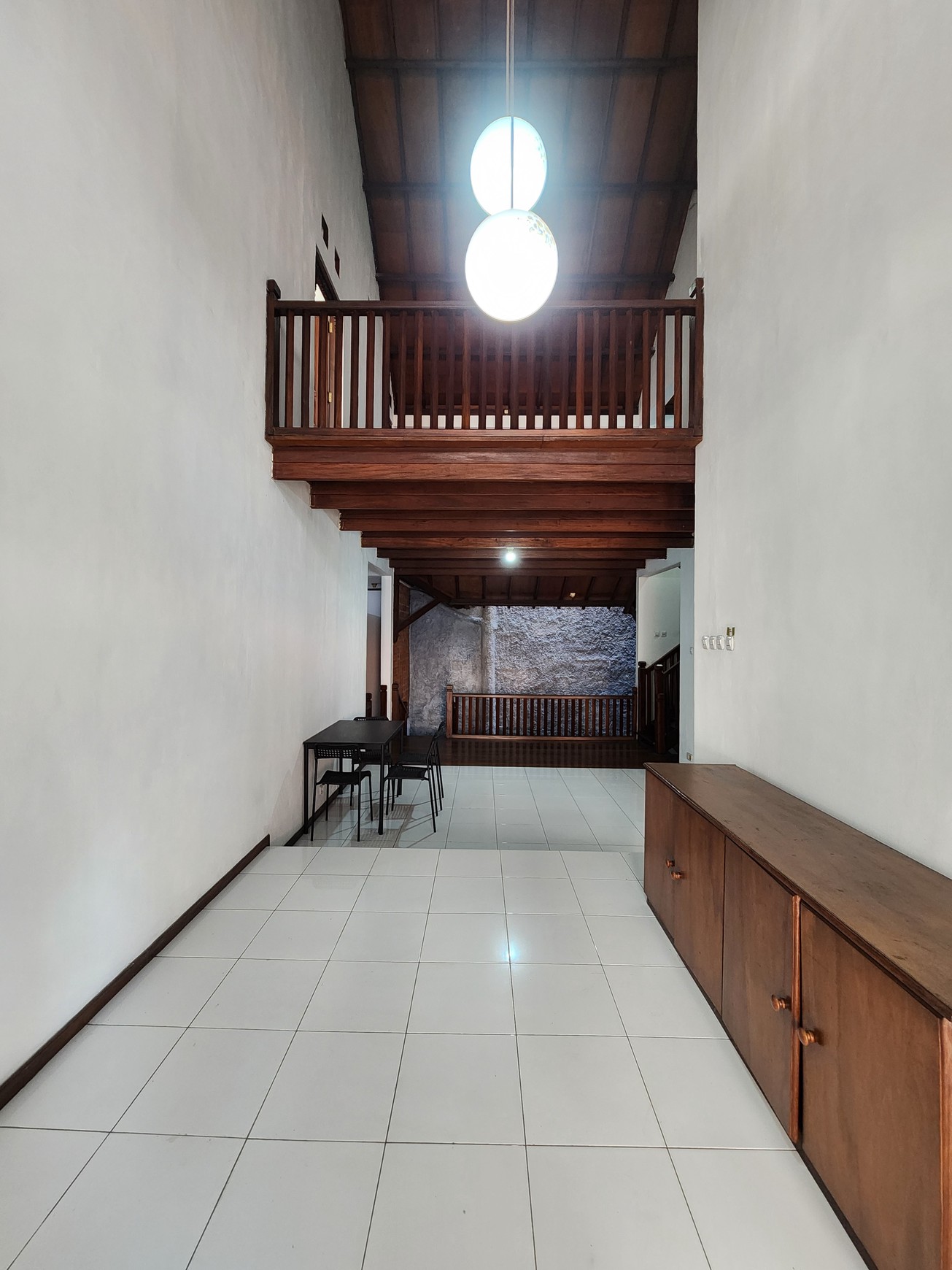 Disewakan Rumah Unfurnished di Lokasi Strategis Menteng