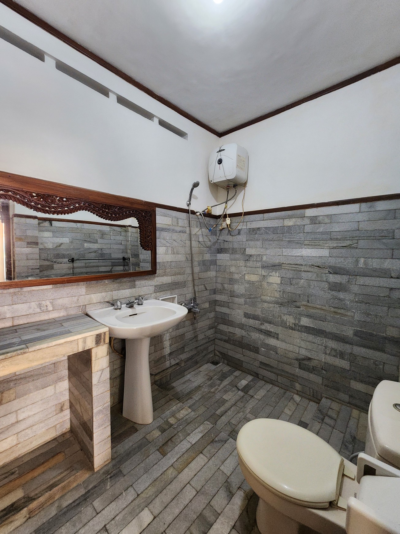 Disewakan Rumah Unfurnished di Lokasi Strategis Menteng