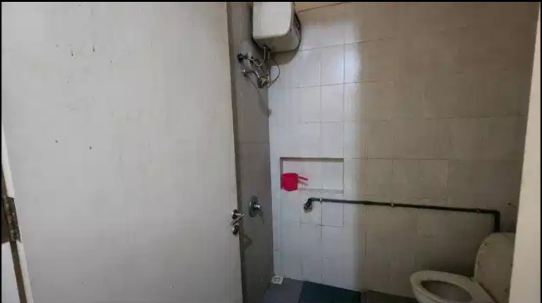 Murah Disewakan Rumah Royal Residence Semi furnished Dekat Citraland, Dian Istana, Graha Family, Pakuwon Indah