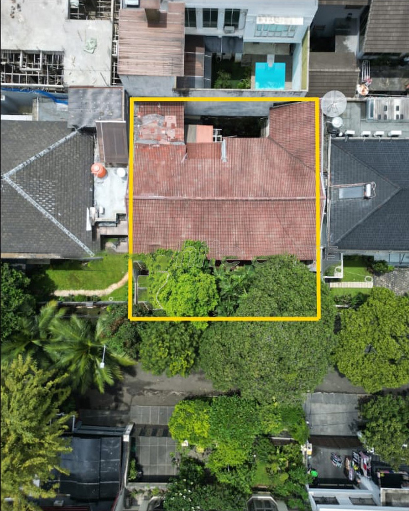 Rumah Hitung Tanah Luas dengan Lokasi Strategis @Jakarta Selatan