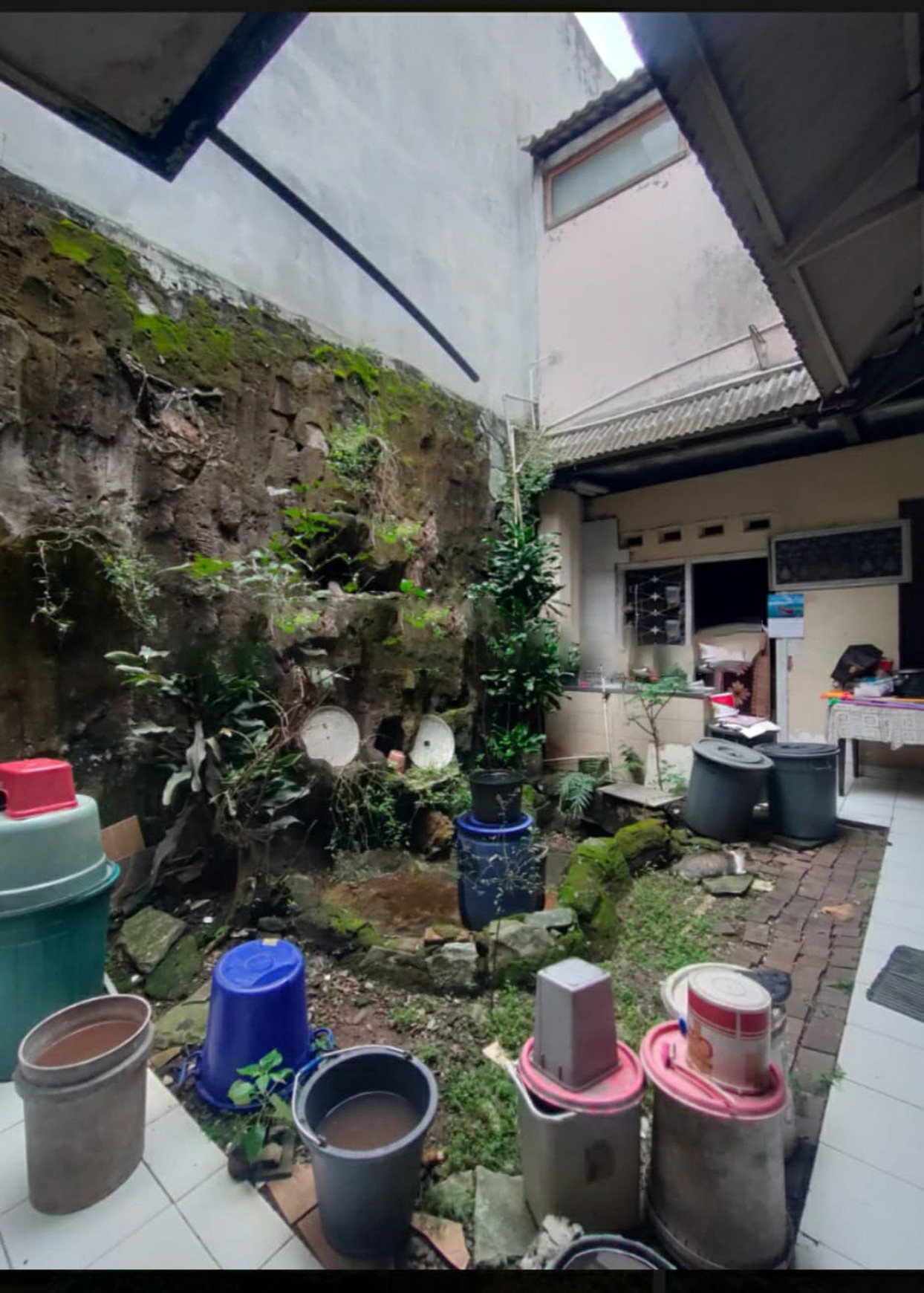 Rumah Hitung Tanah Luas dengan Lokasi Strategis @Jakarta Selatan