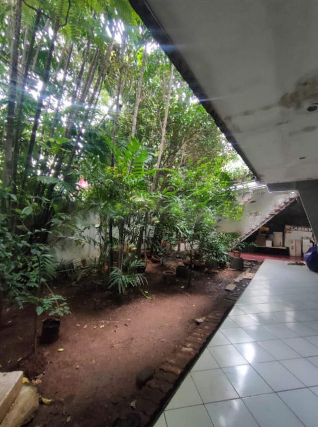 Rumah Hitung Tanah Luas dengan Lokasi Strategis @Jakarta Selatan