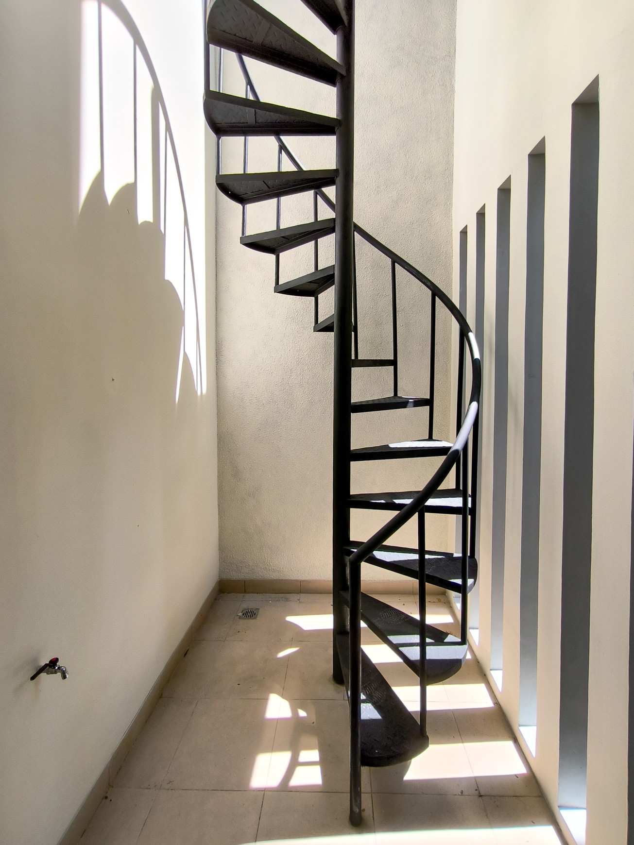Rumah di Discovery Bintaro, siap huni dan terawat