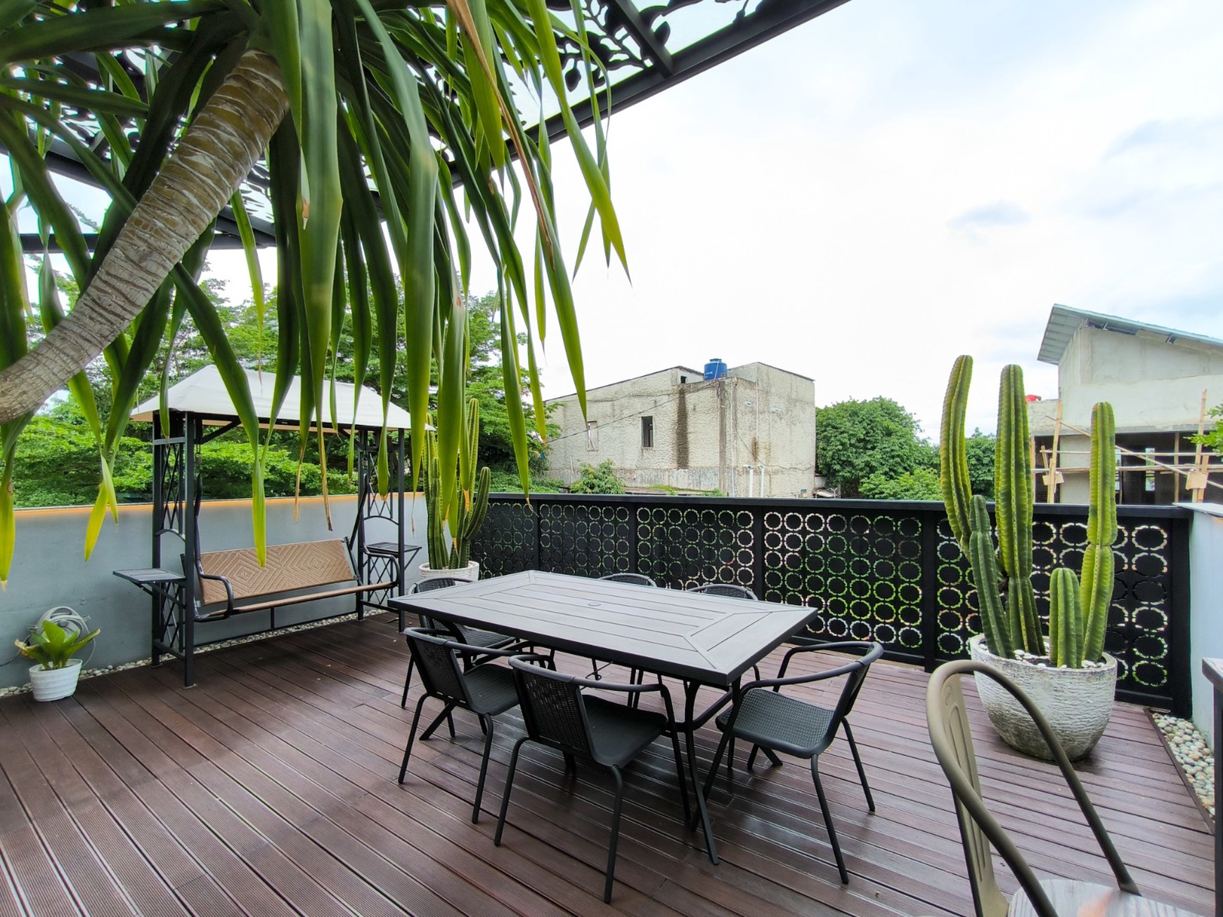 Rumah Modern dan cantik, sudah renov di Discovery Aluvia Bintaro
