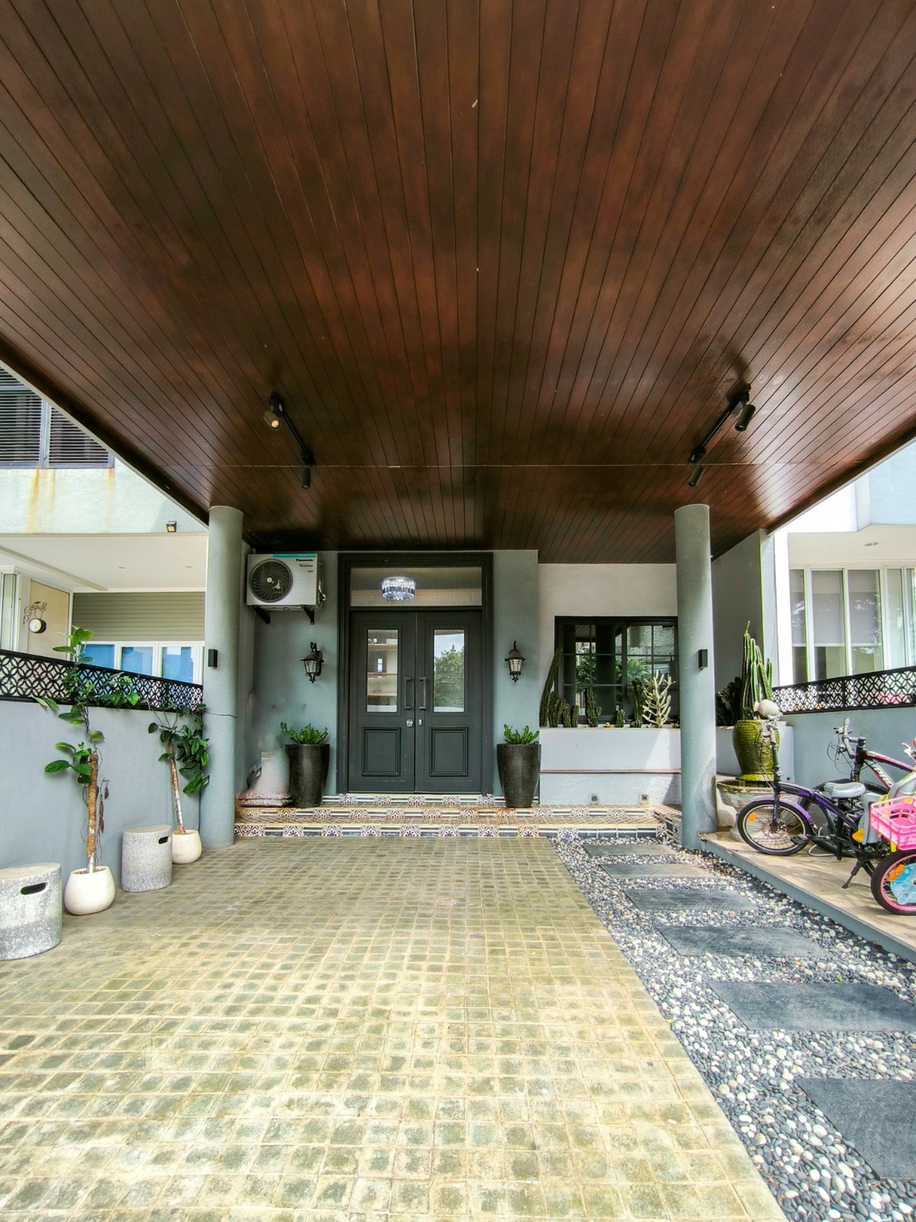 Rumah Modern dan cantik, sudah renov di Discovery Aluvia Bintaro