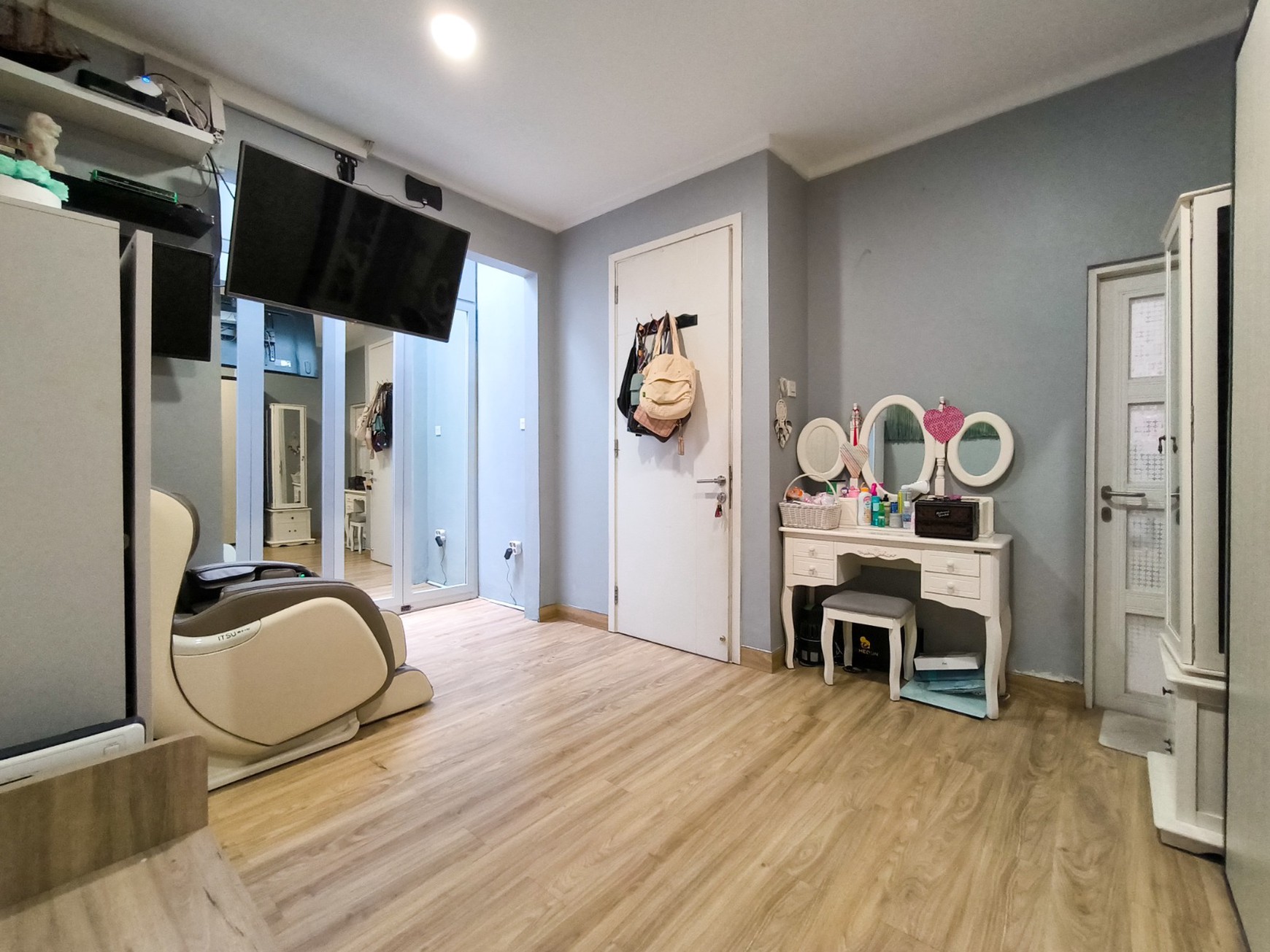 Rumah Modern dan cantik, sudah renov di Discovery Aluvia Bintaro