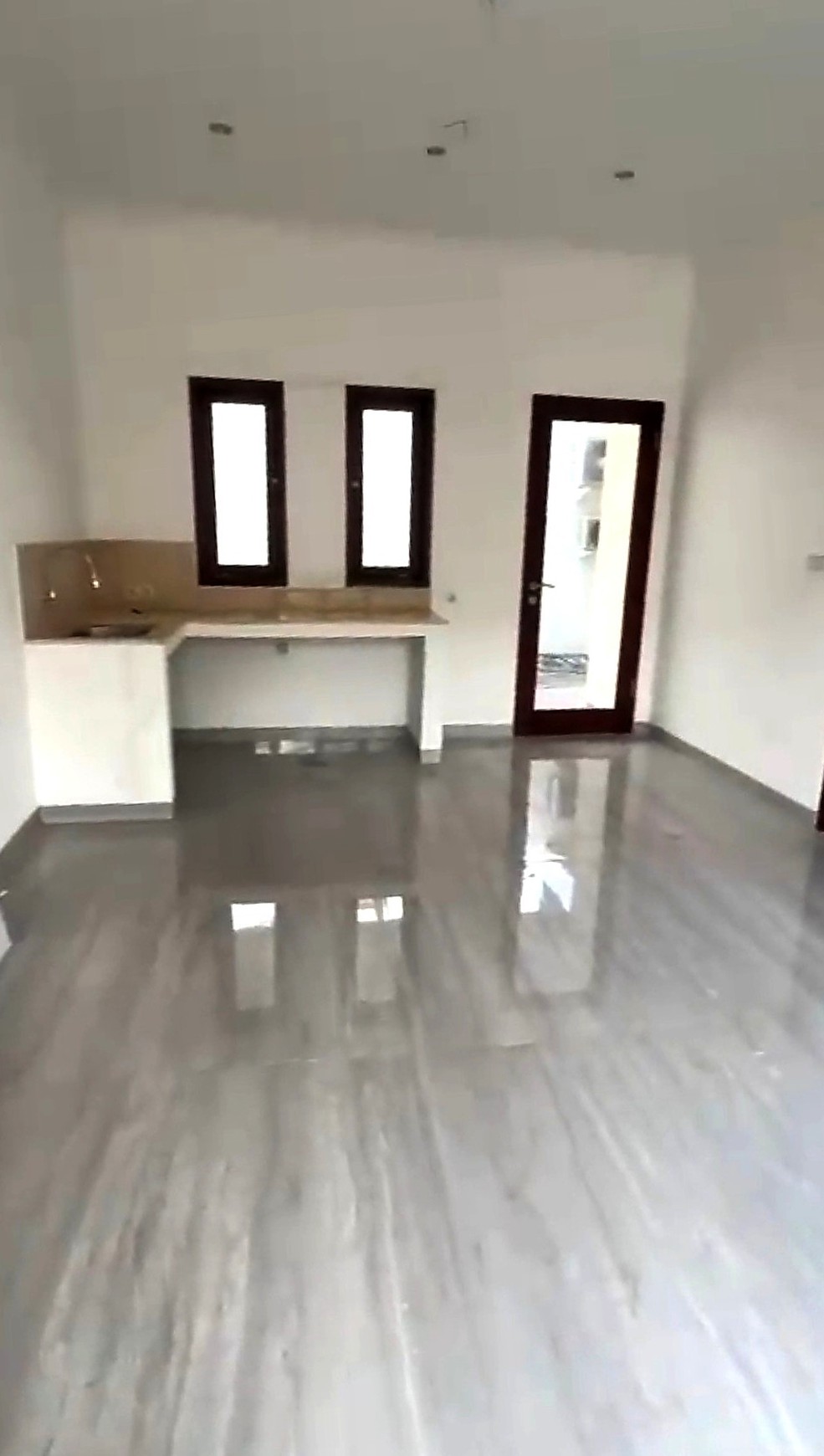 Disewakan Rumah Mewah Dalam Perum Lokasi Dekat Wisata Pantai Kuta, Badung, Bali