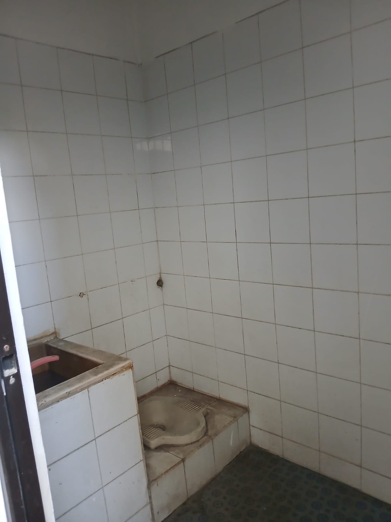 Di Sewa Ruko Siap Pakai 1½ Lantai Lokasi Strategis @Graha Raya