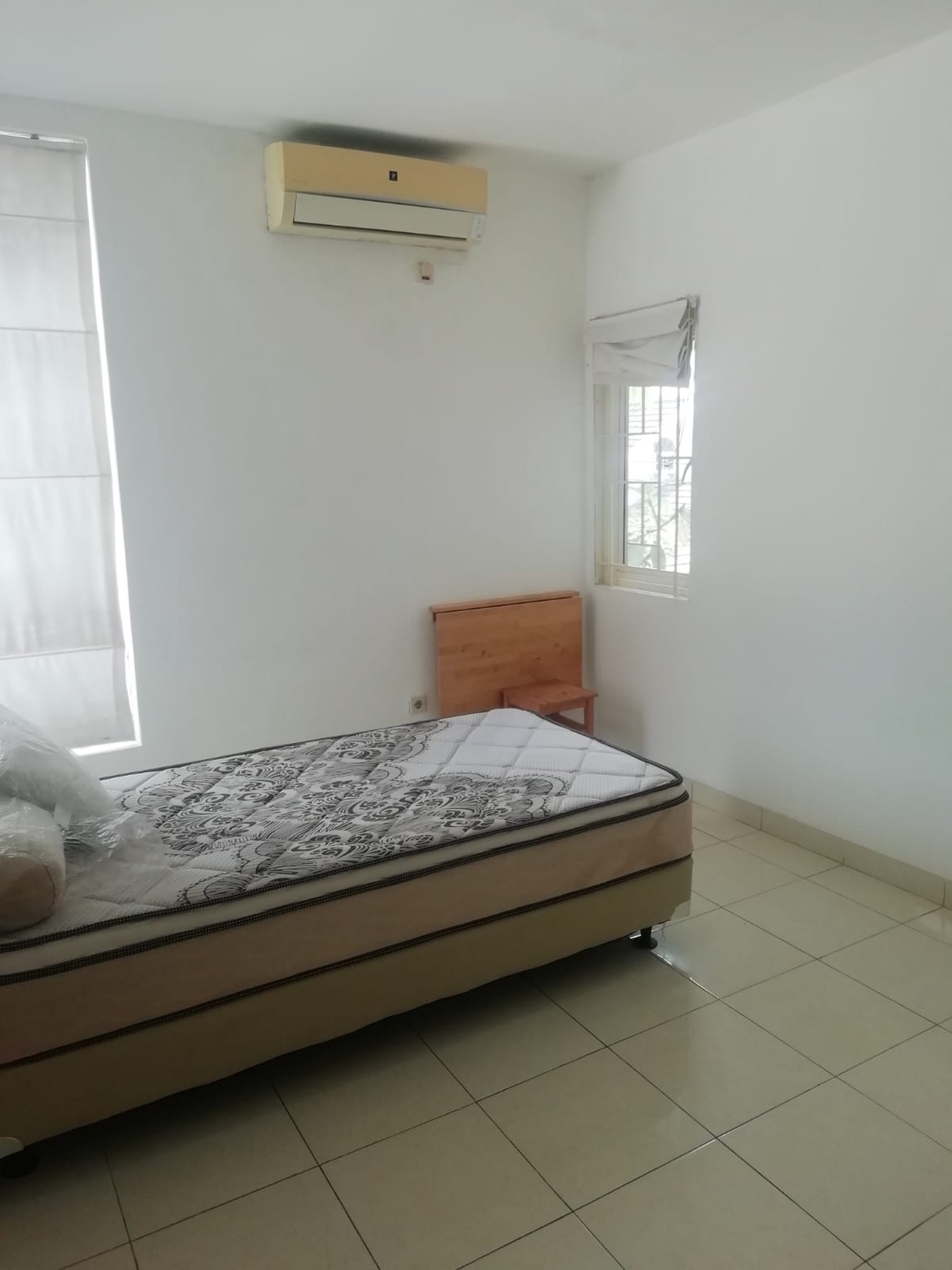 Rumah Full Furnished 2½ Lantai KT 5 KM 4 @Bintaro -Sektor 5