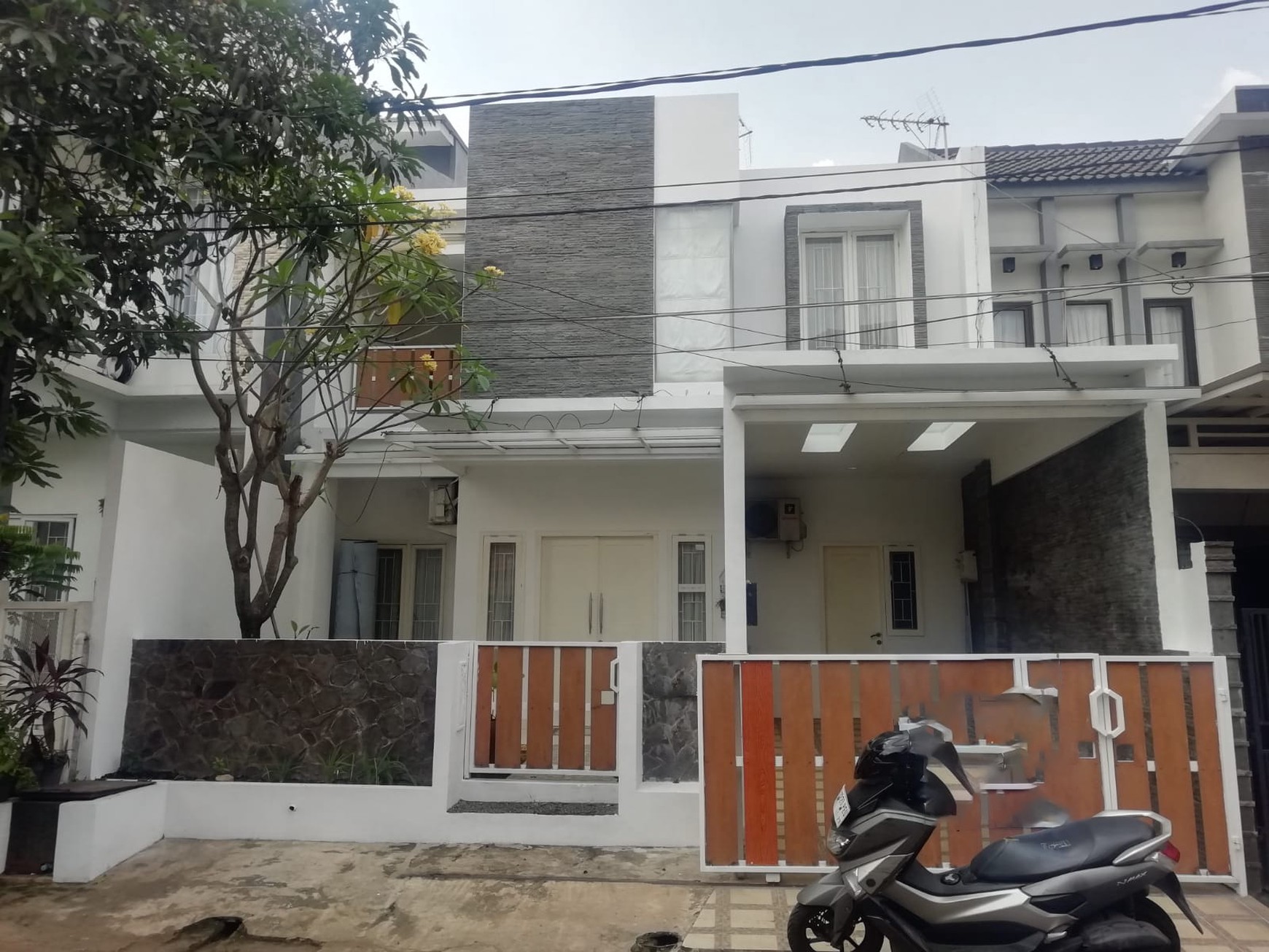 Rumah Full Furnished 2½ Lantai KT 5 KM 4 @Bintaro -Sektor 5