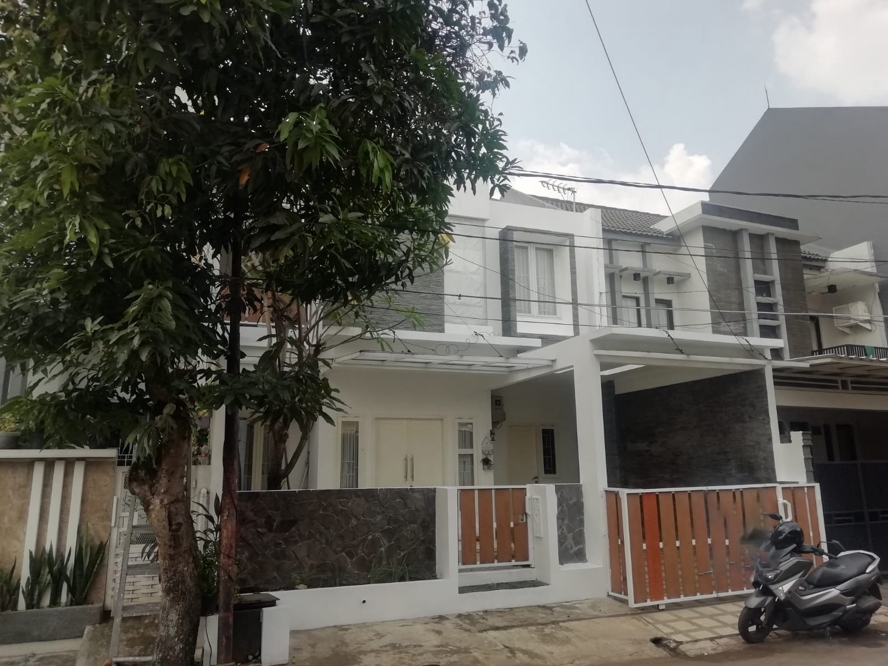 Rumah Full Furnished 2½ Lantai KT 5 KM 4 @Bintaro -Sektor 5