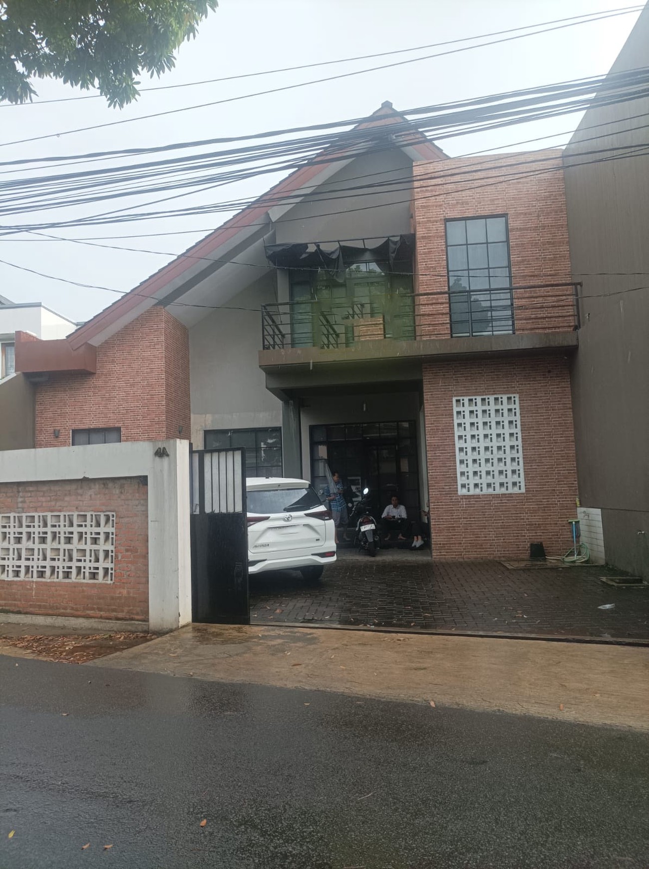 Rumah Jadi Kantor 2 Lantai KM 4 KT 2 SHM  @Pondok aren, Tangerang Selatan