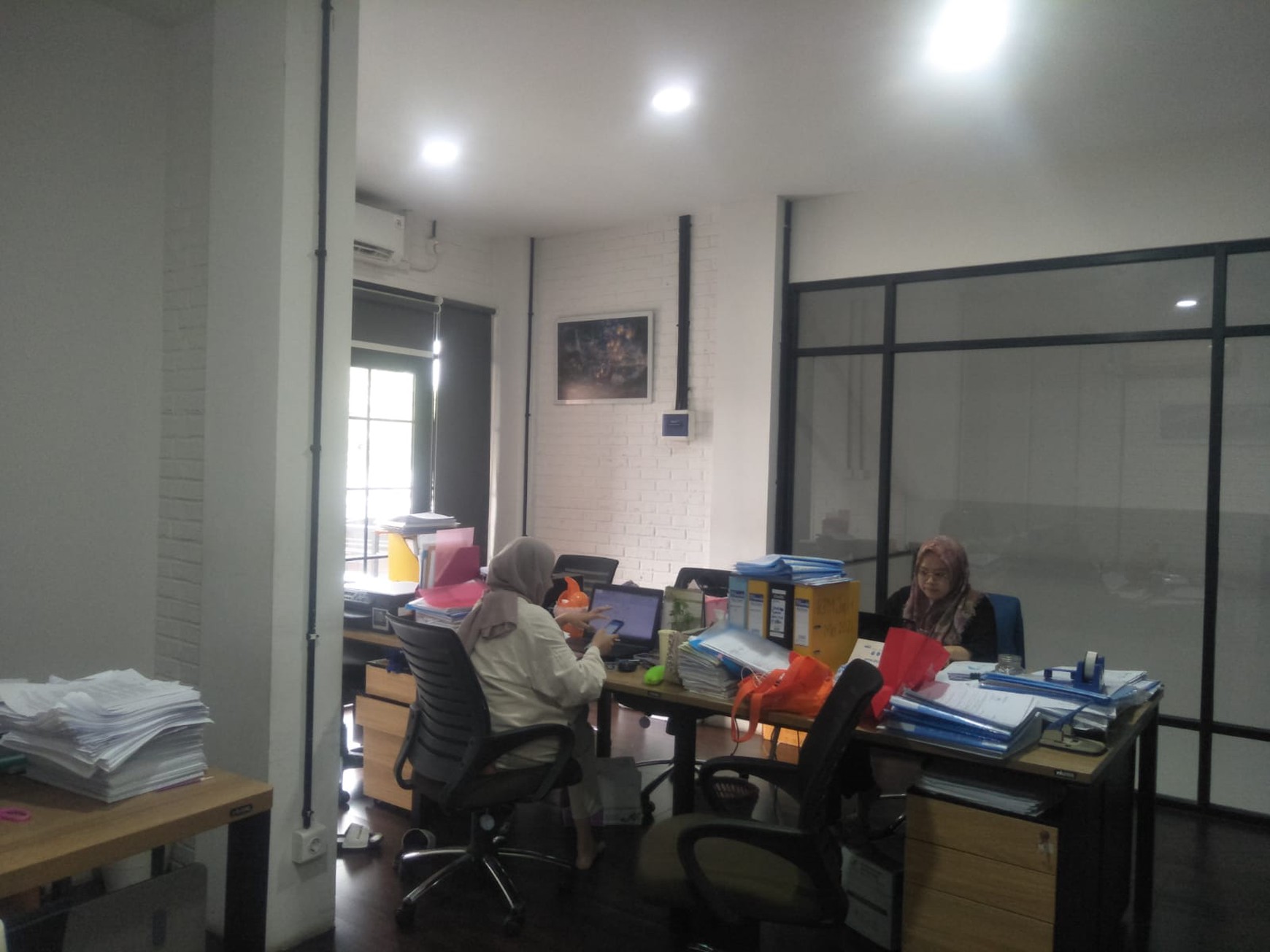 Rumah Jadi Kantor 2 Lantai KM 4 KT 2 SHM  @Pondok aren, Tangerang Selatan