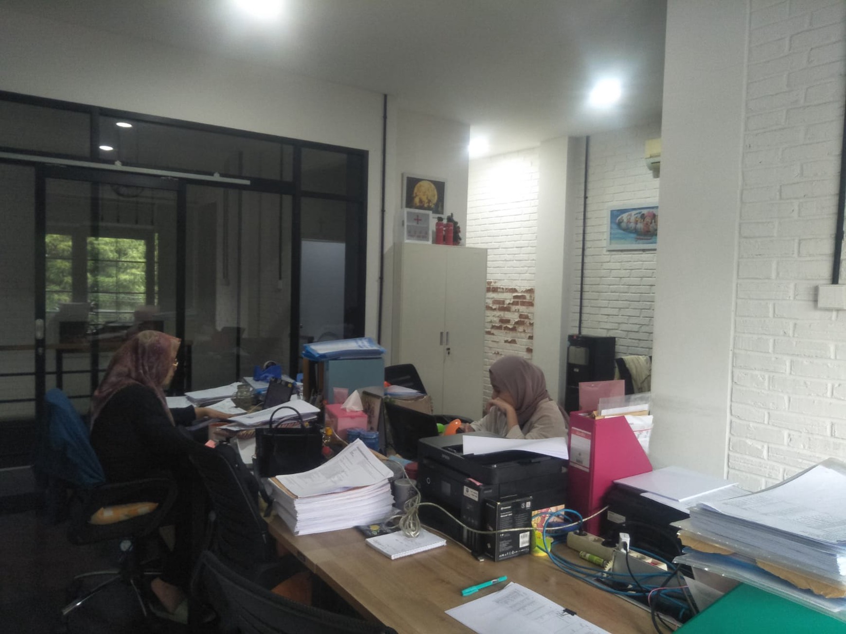 Rumah Jadi Kantor 2 Lantai KM 4 KT 2 SHM  @Pondok aren, Tangerang Selatan