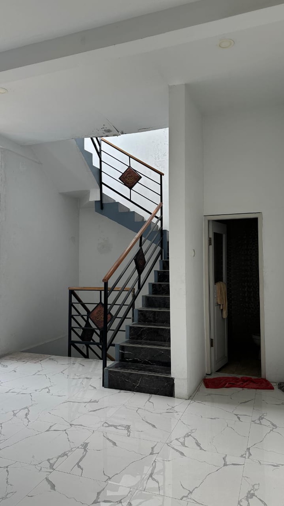 Dijual Rumah 4 Lantai di Daerah Holis, Bandung