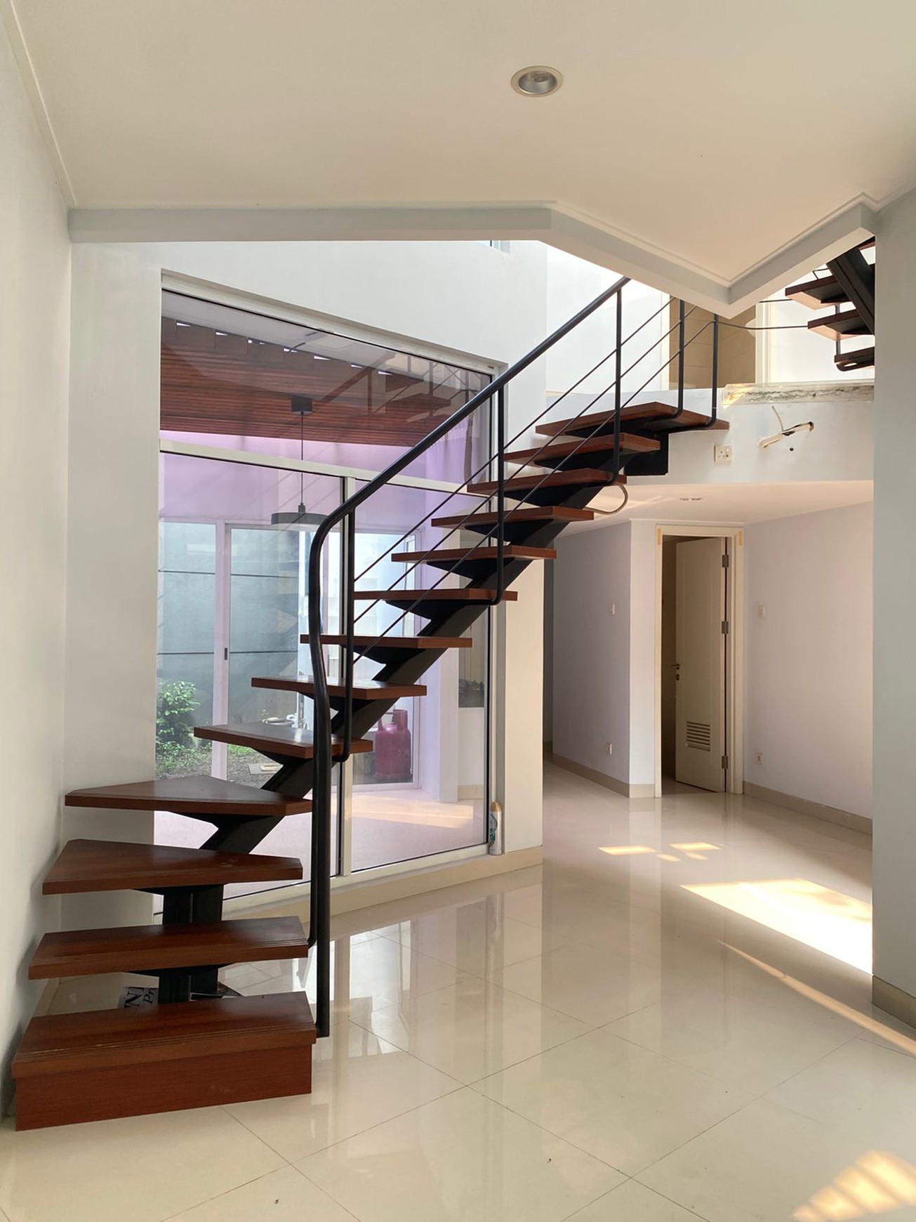 Rumah Minimalis, Lokasi strategis Bebas banjir dalam Cluster di Bintaro Sektor 9