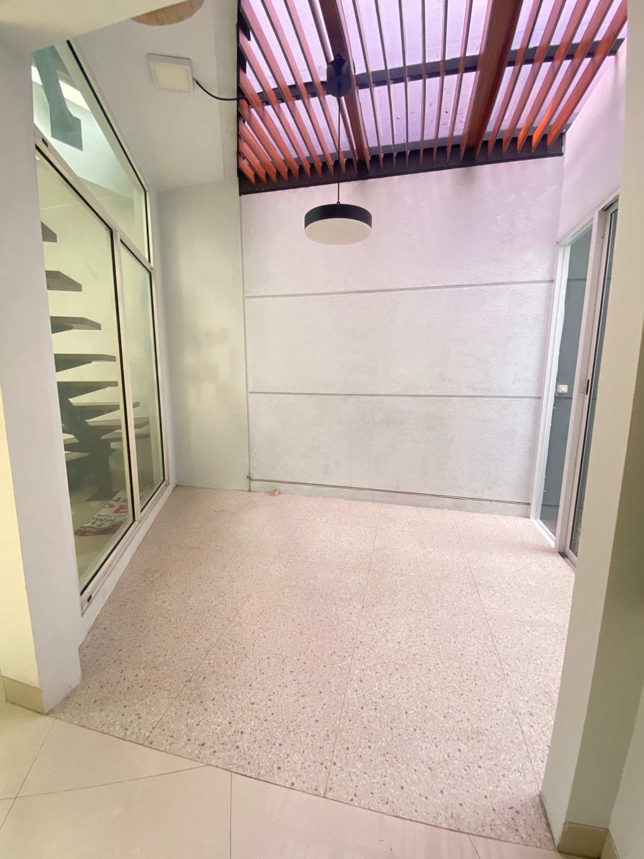 Rumah Minimalis, Lokasi strategis Bebas banjir dalam Cluster di Bintaro Sektor 9