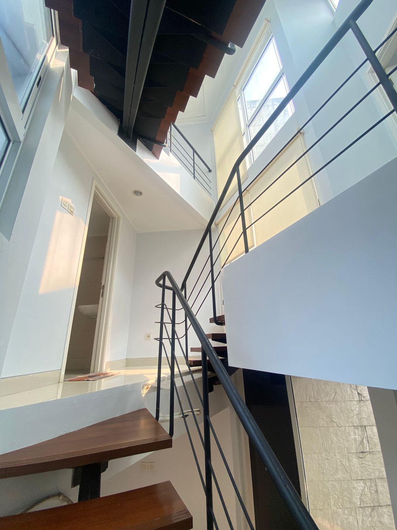 Rumah Minimalis, Lokasi strategis Bebas banjir dalam Cluster di Bintaro Sektor 9