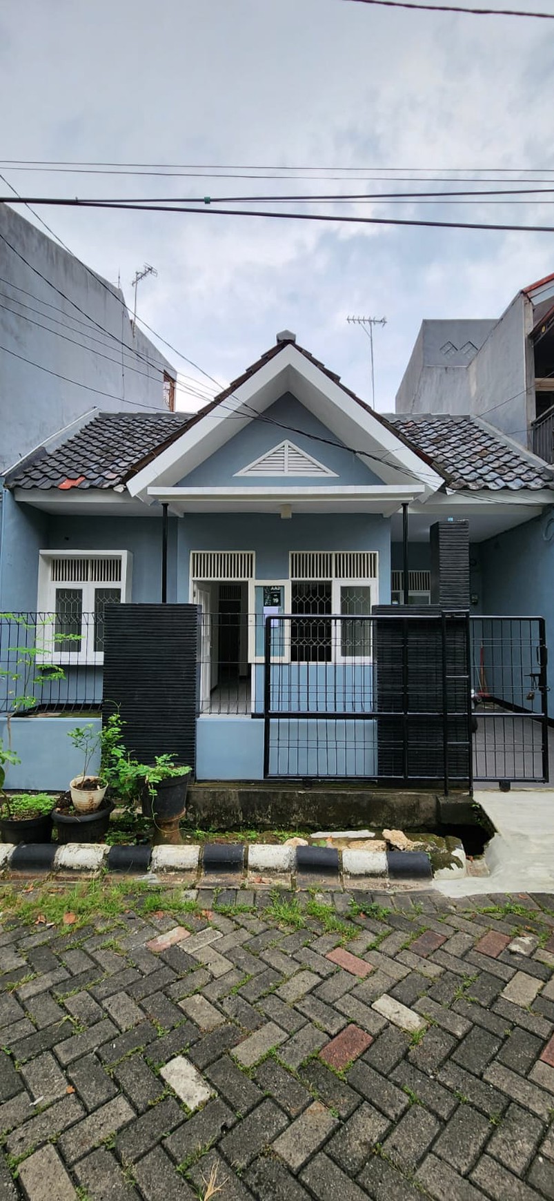 Rumah Minimalis di Griya Bintara Indah, Bekasi