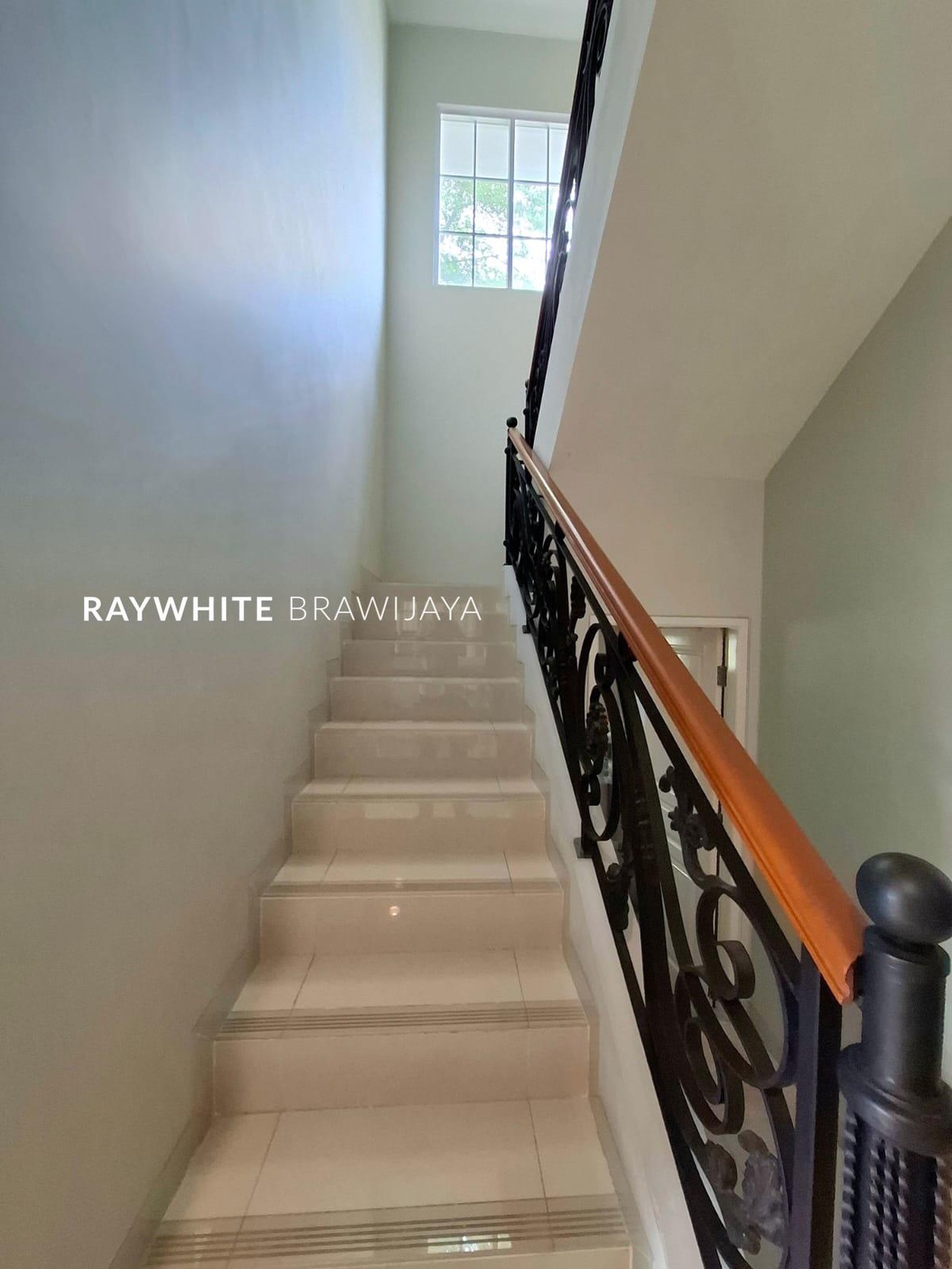 Rumah Modern Classic Dalam Cluster Marcopolo Legenda Wisata