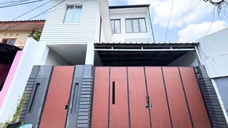 Rumah Minimalis 3 Lantai di Tebet Barat