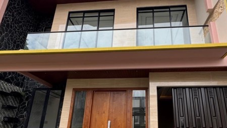 Dijual Rumah Mewah di Kawasan Senen Jakarta Pusat, Dilengkapi Rooftop City View dan Pool