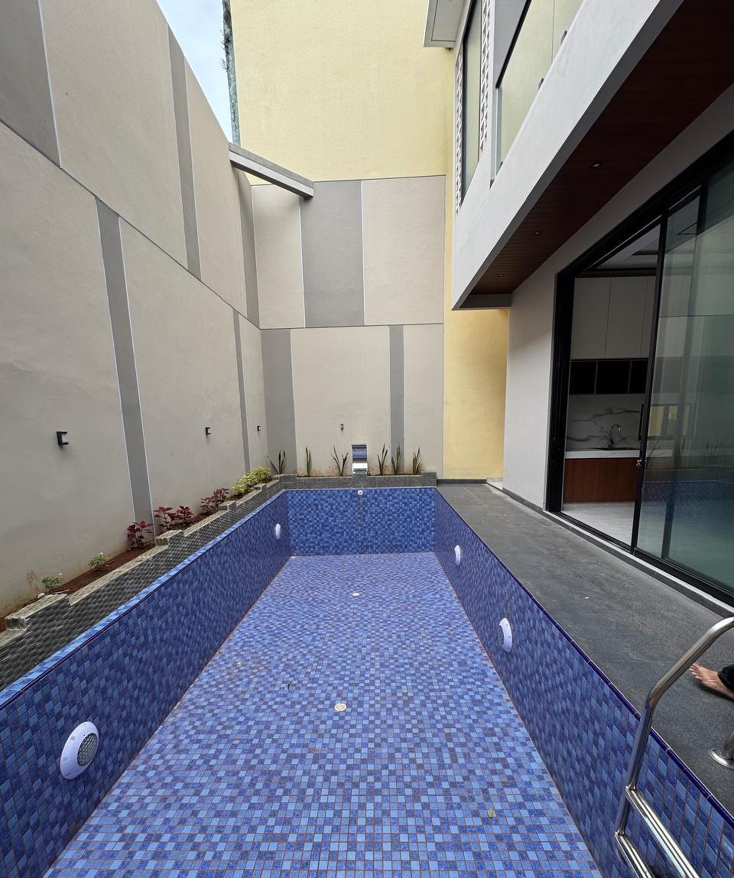 Dijual Rumah Mewah di Kawasan Senen Jakarta Pusat, Dilengkapi Rooftop City View dan Pool