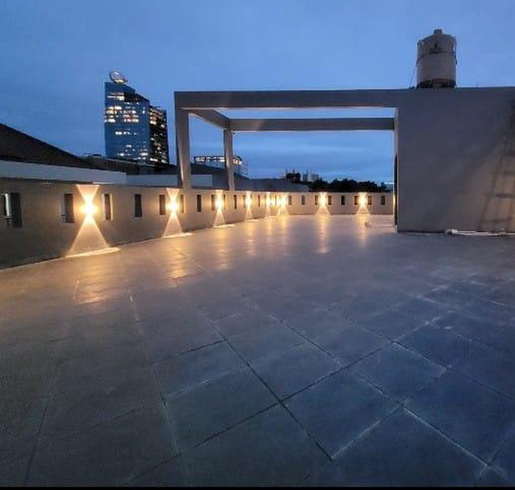 Dijual Rumah Mewah di Kawasan Senen Jakarta Pusat, Dilengkapi Rooftop City View dan Pool