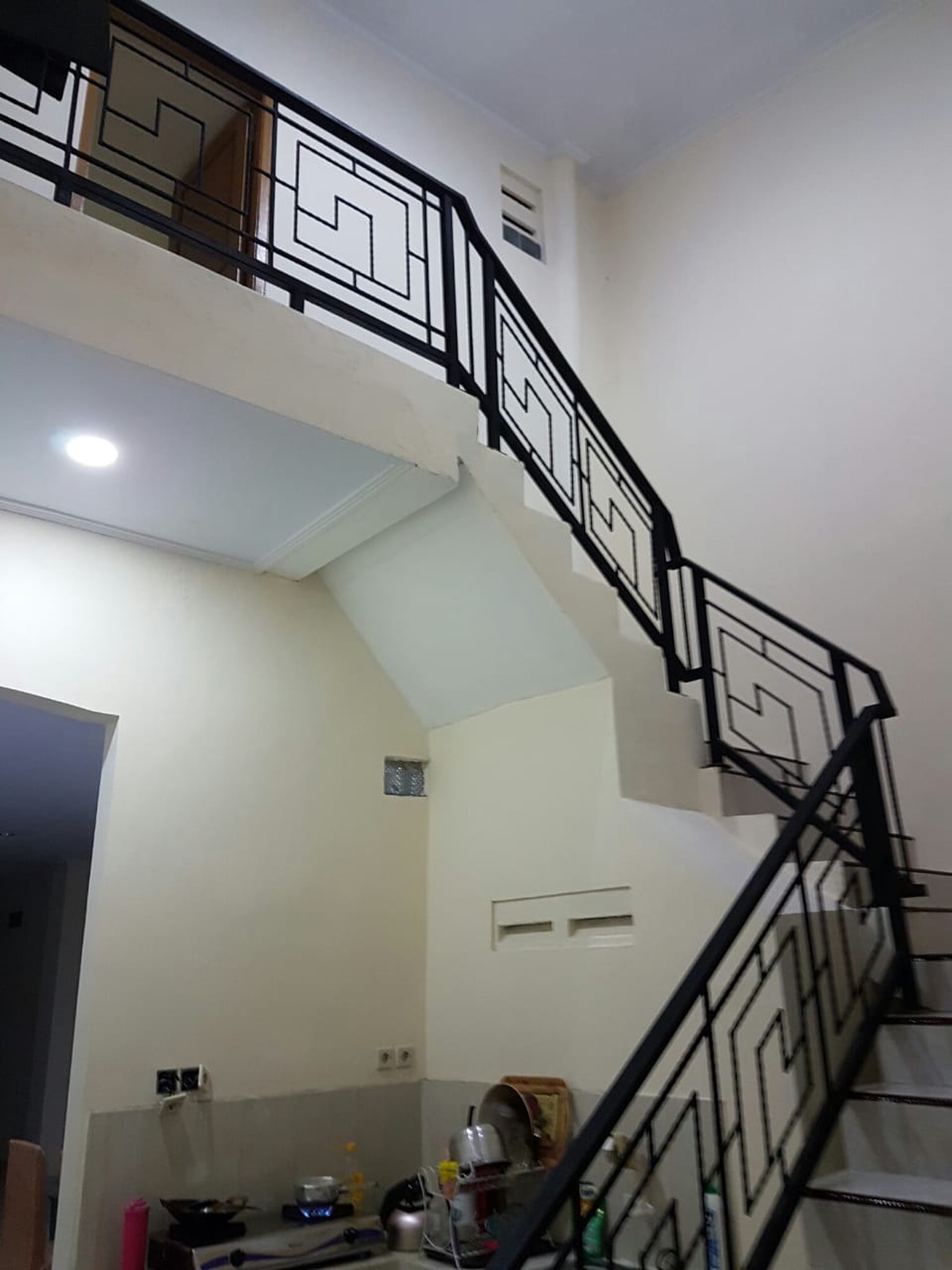 Rumah 3 Lantai di Pondok Aren Tangerang Selatan SHM Siap Huni