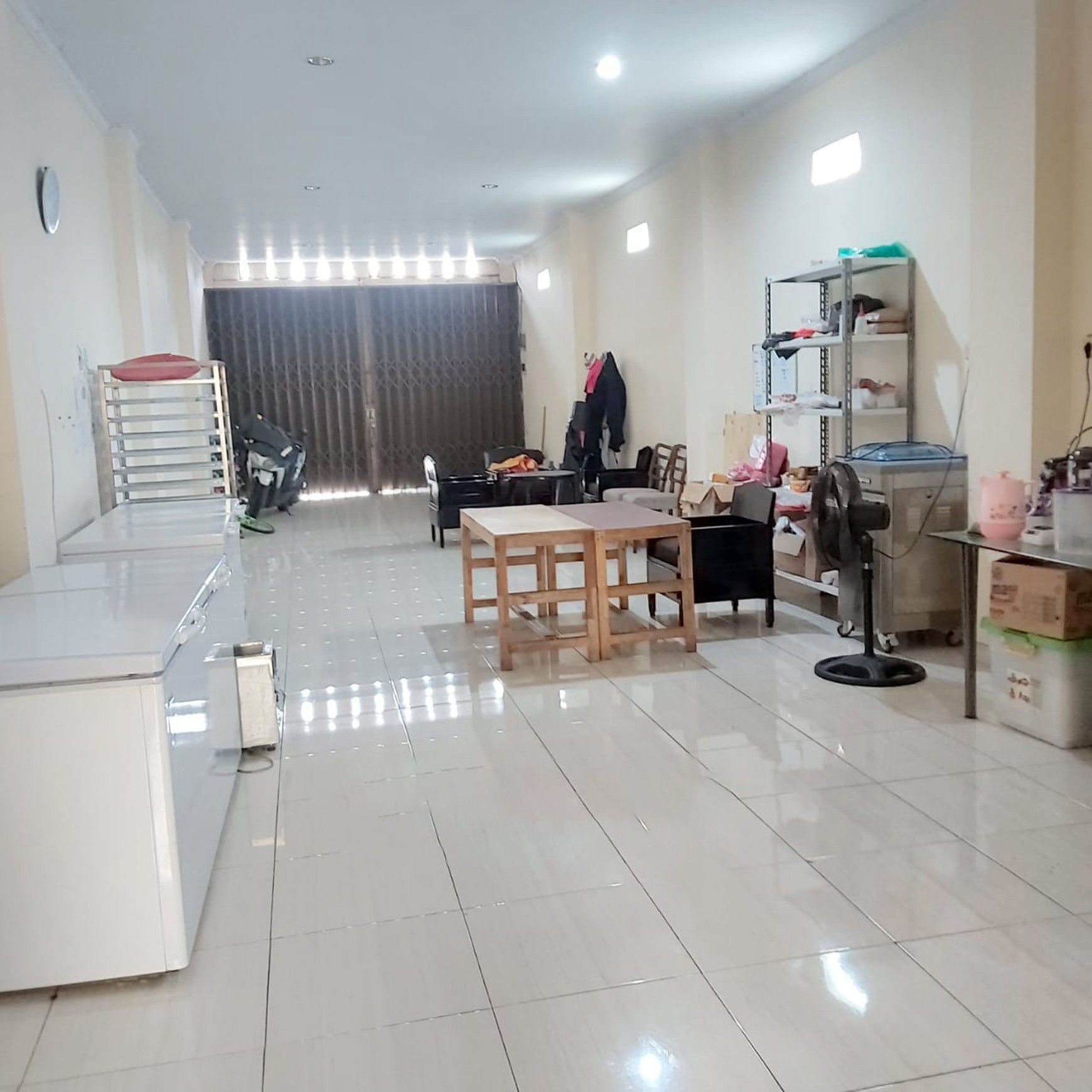 Rumah 3 Lantai di Pondok Aren Tangerang Selatan SHM Siap Huni