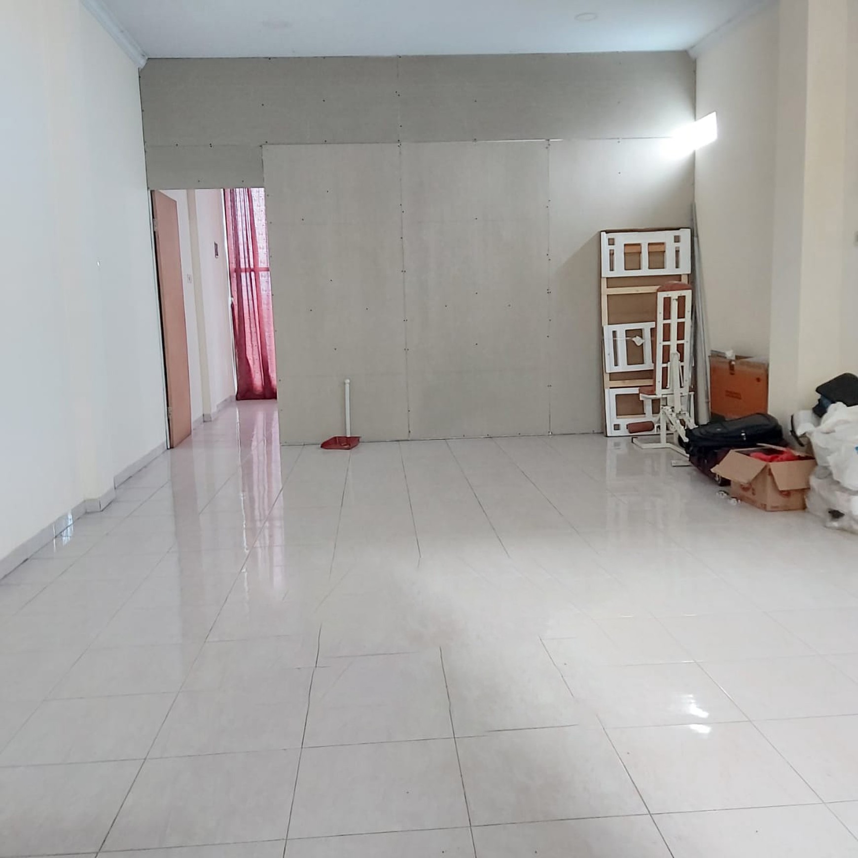 Rumah 3 Lantai di Pondok Aren Tangerang Selatan SHM Siap Huni