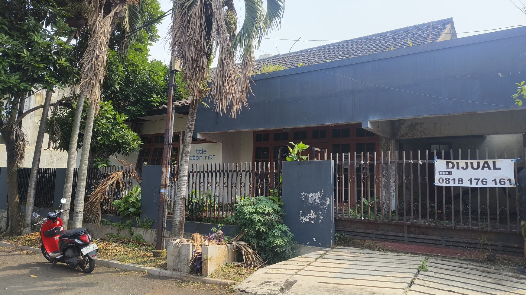 Dijual Rumah - Hitung Tanah saja, Lokasi Strategis dan Nyaman