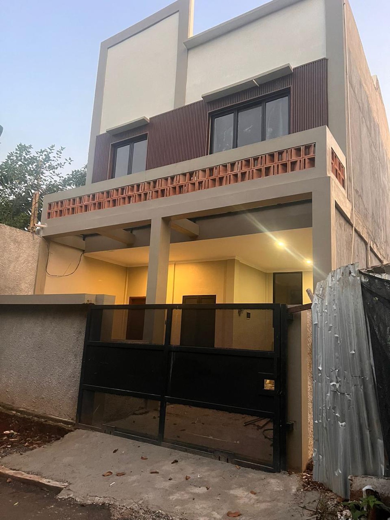 Dijual Rumah Mungil dan Bagus di Cirendeu