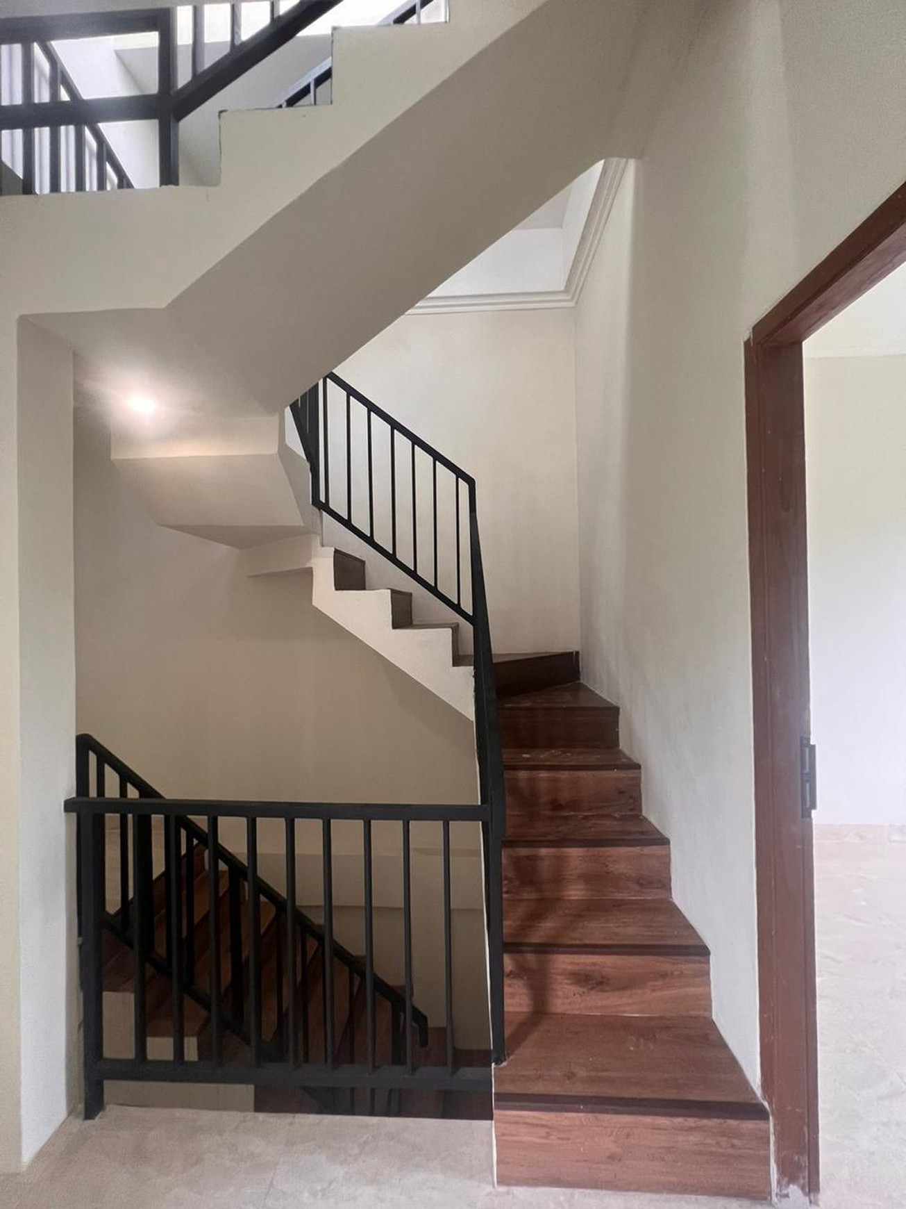 Dijual Rumah Mungil dan Bagus di Cirendeu