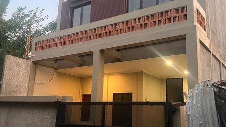 Dijual Rumah Mungil dan Bagus di Cirendeu