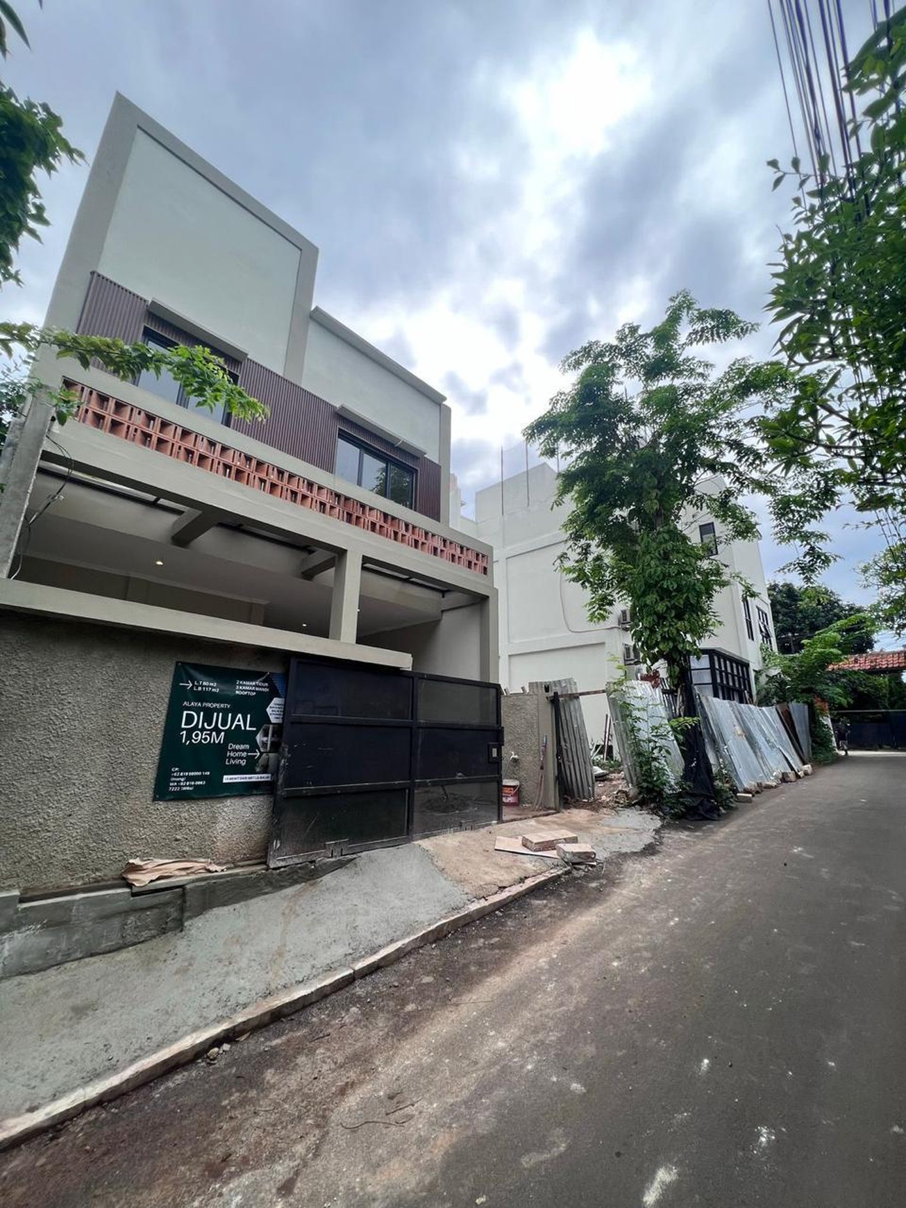Dijual Rumah Mungil dan Bagus di Cirendeu