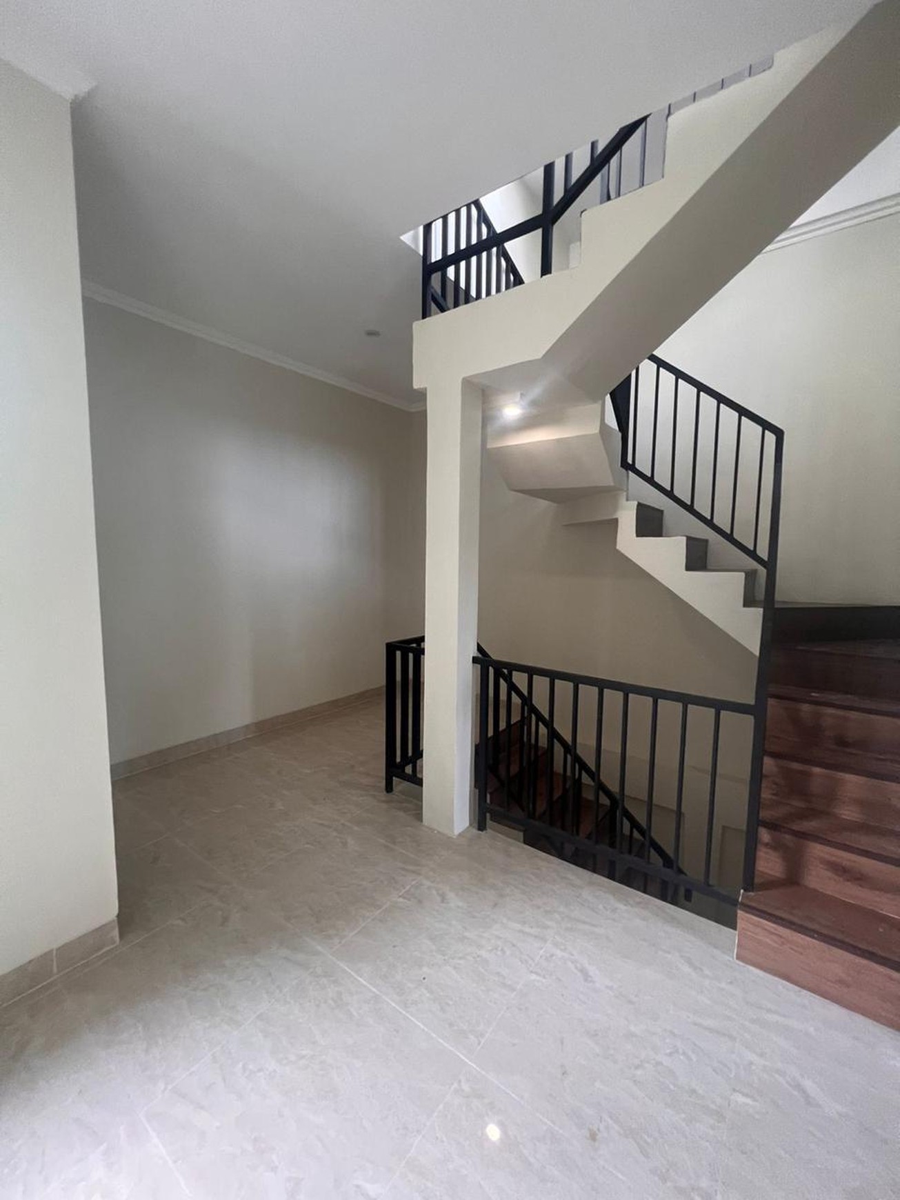 Dijual Rumah Mungil dan Bagus di Cirendeu