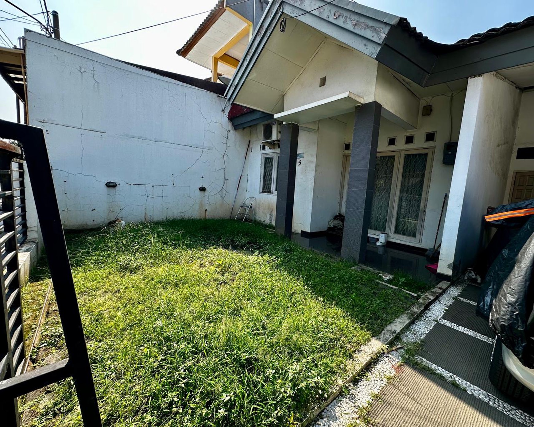 Dijual Rumah Tinggal Siap Huni Di Komplek  Depok Maharaja  