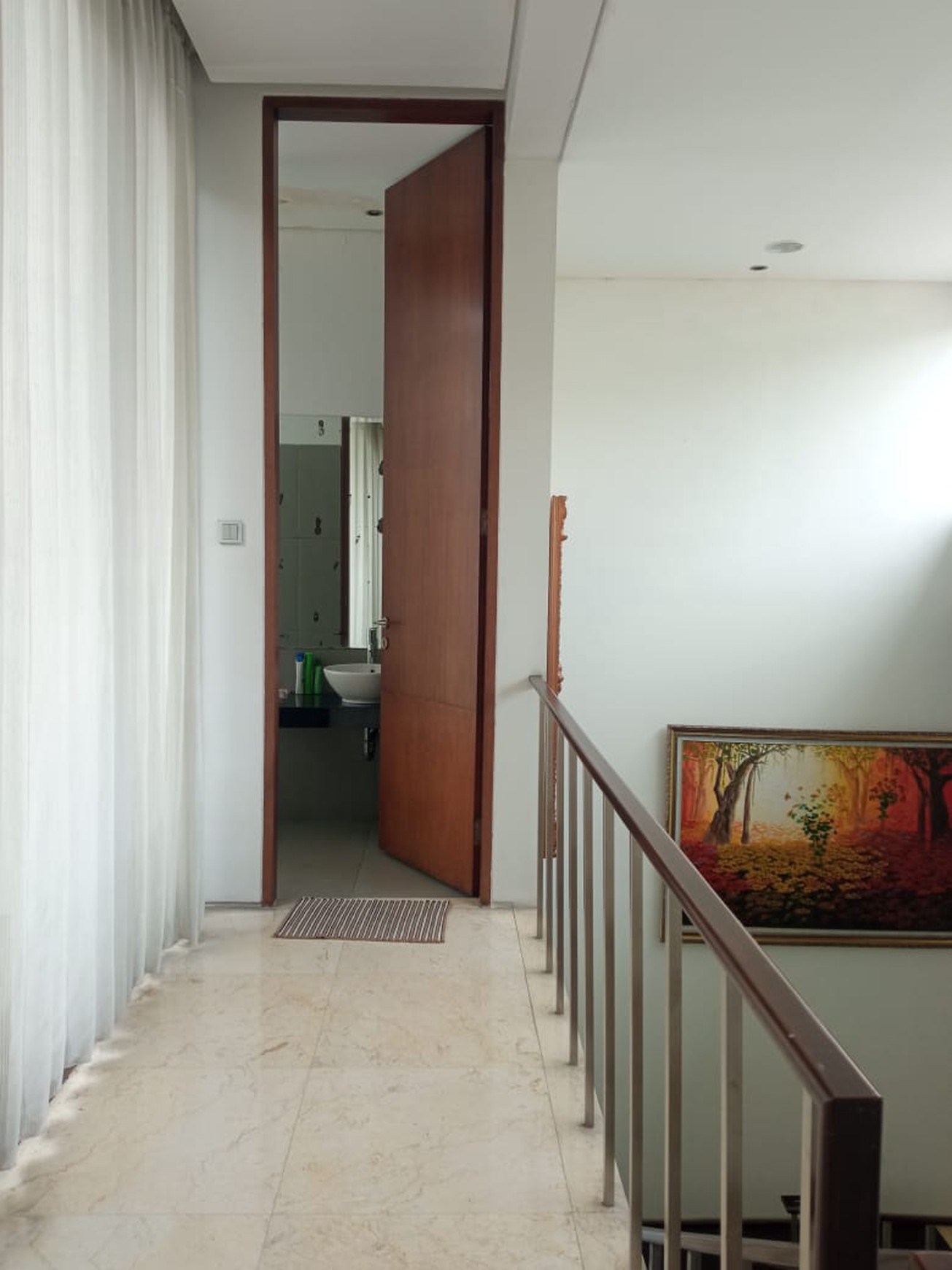 Rumah Semi Furnished Luas 2 Lantai Siap Huni Mewah Lokasi di Pertengahan Kota @Jakarta Selatan