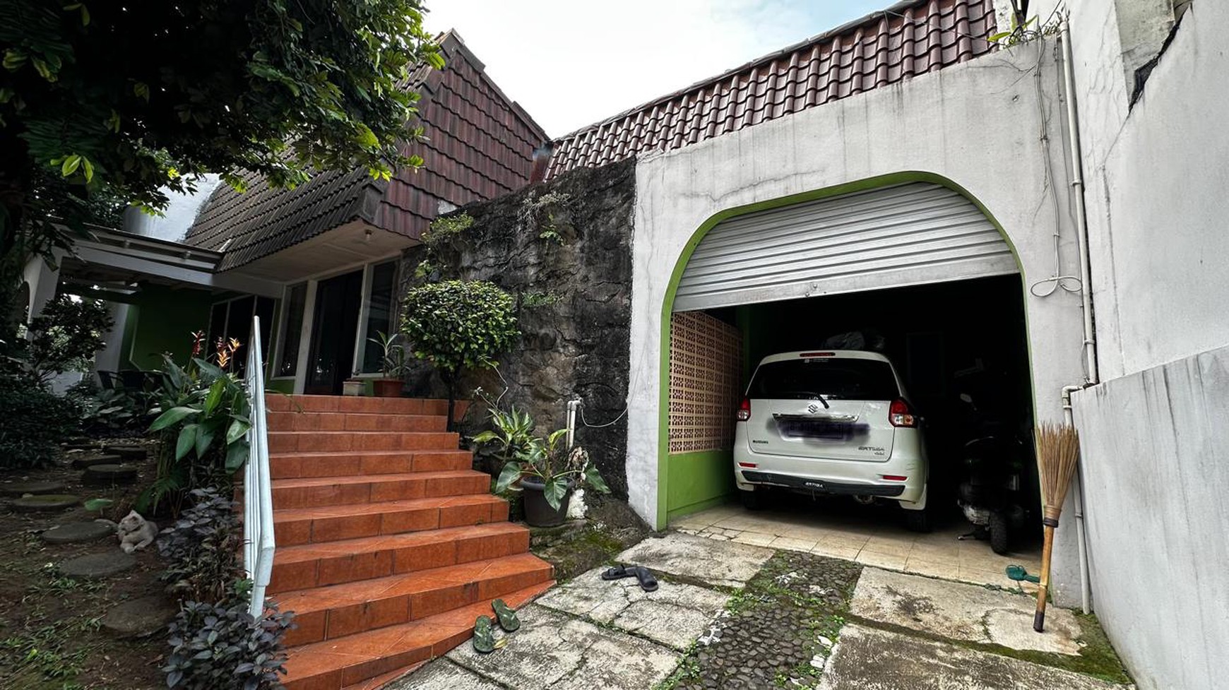 Dijual Rumah hook Siap Huni Di Komplek  Cinere Estate blok A 