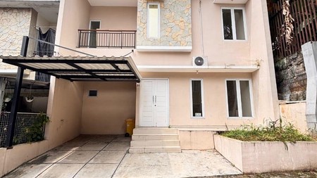 Rumah Minimali 2 Lantai, Lokasi aman dan Nyaman dalam Cluster di Ciputat