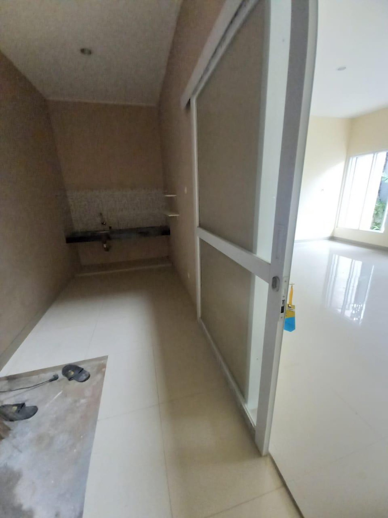 Rumah Minimali 2 Lantai, Lokasi aman dan Nyaman dalam Cluster di Ciputat