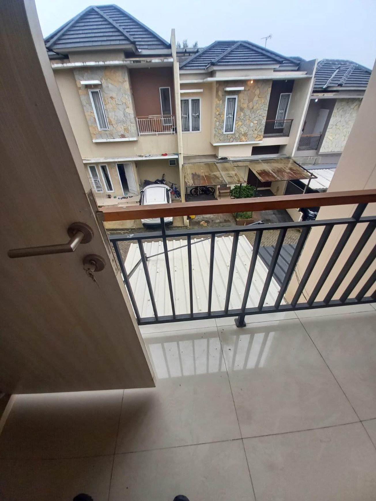 Rumah Minimali 2 Lantai, Lokasi aman dan Nyaman dalam Cluster di Ciputat