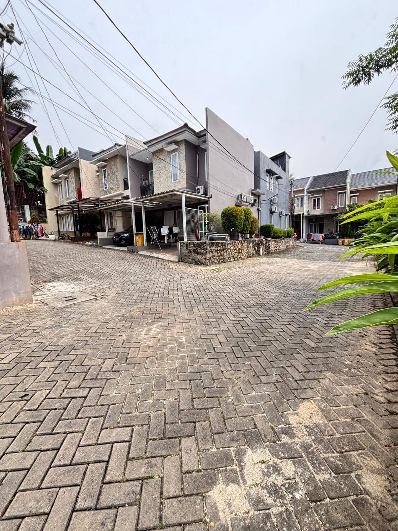 Rumah Minimali 2 Lantai, Lokasi aman dan Nyaman dalam Cluster di Ciputat